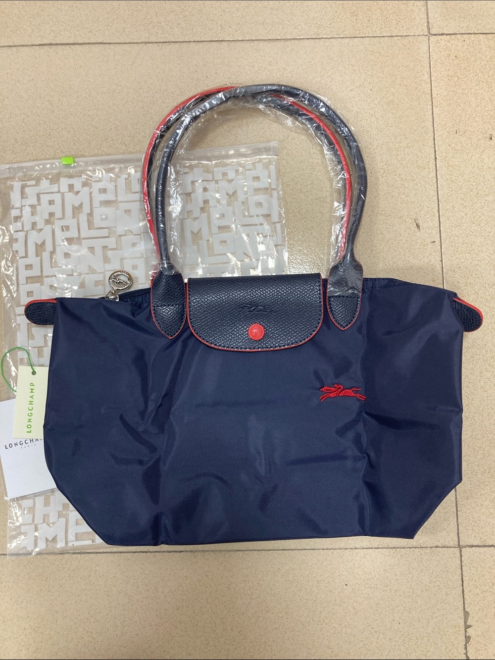 Longchamp navy shoulder bag with red trim - Picture 2 of 5